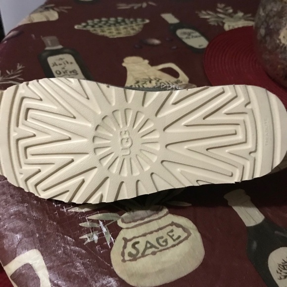 Shoes - Picture 10 of 10